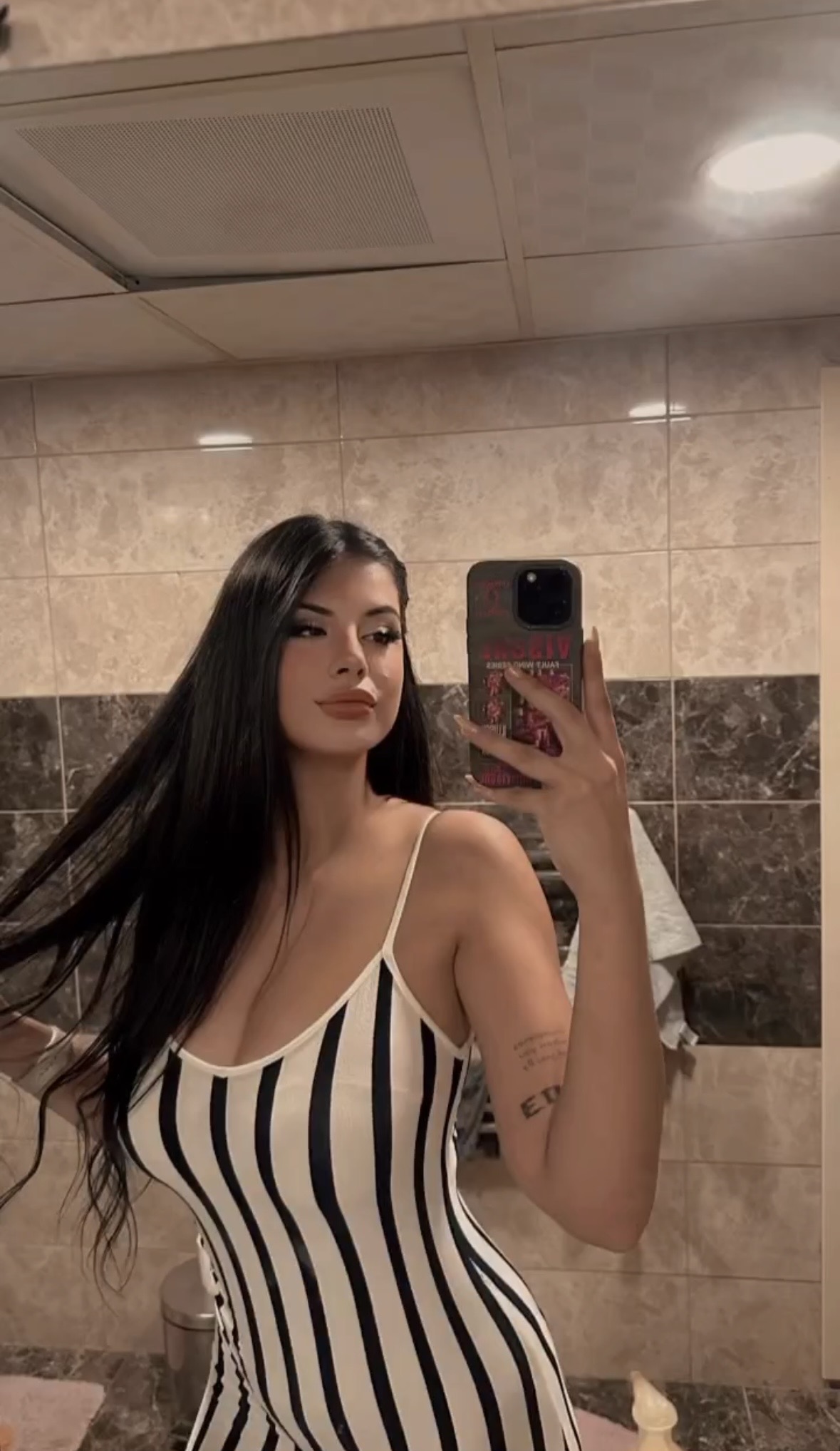 Başıbüyüklü Arabada Görüşen Escort Bayan Hilal