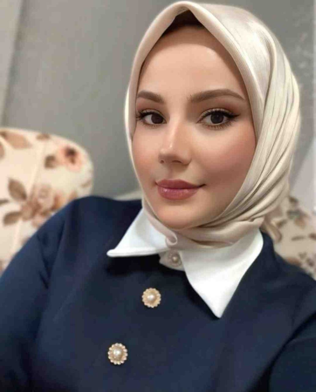 Yukarı Güler Yüzlü Bayan Escort Bayan Seda