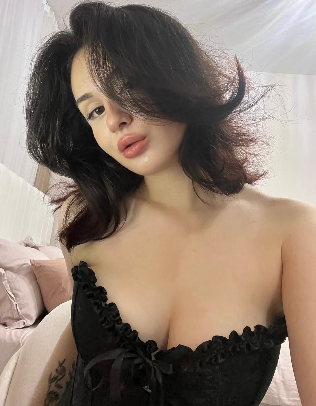 Selçuk Zeki ve Güzel Kadın Bayan Escort Zehra
